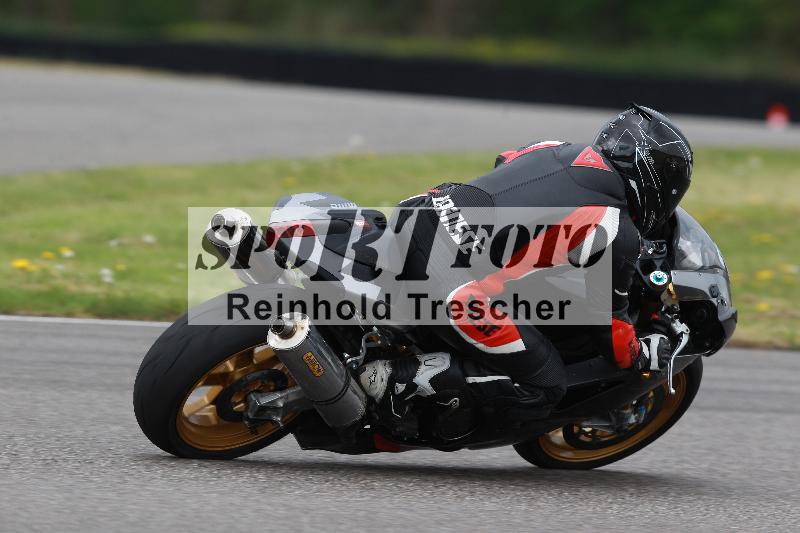 Archiv-2022/13 25.04.2022 Plüss Moto Sport ADR/Freies Fahren/backside
